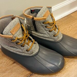 Sperry Size 9 Gray Felt and Tan Trim Waterproof Duck Boots